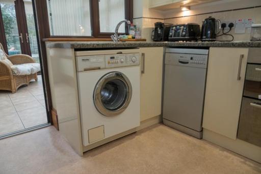 Beautiful Bexhill Cottage With Garden 3 Mins Walk To Beach 외부 사진
